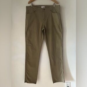 Peter Millar Crown Vintage Men’s size 38 Pants in Olive Green